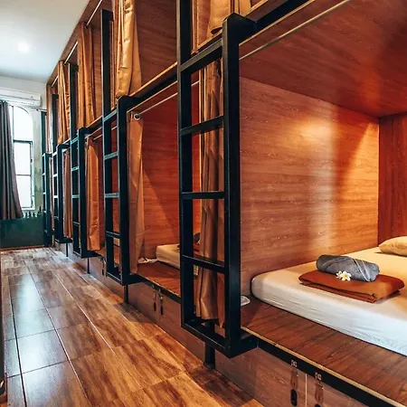 Capsule Hotel By Nazeki Villa